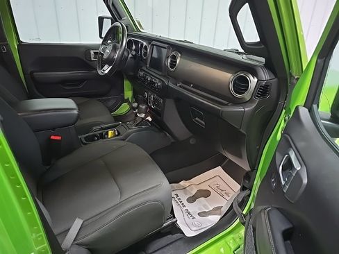 Used 2020 Jeep Wrangler Unlimited Sahara w/ Uconnect 4C Nav & Sound Group AWD/4WD image 15