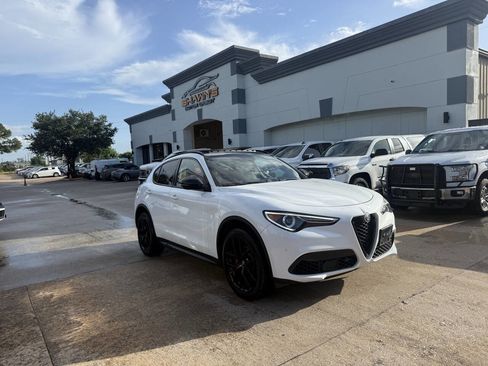 Used 2019 Alfa Romeo Stelvio Ti Sport w/ Quick Order Package 22S Sport AWD/4WD image 2