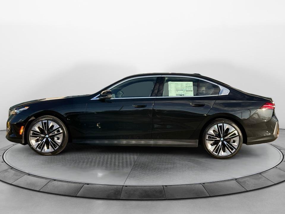 Used 2026 BMW 530i xDrive w/ Premium Package AWD/4WD image 4