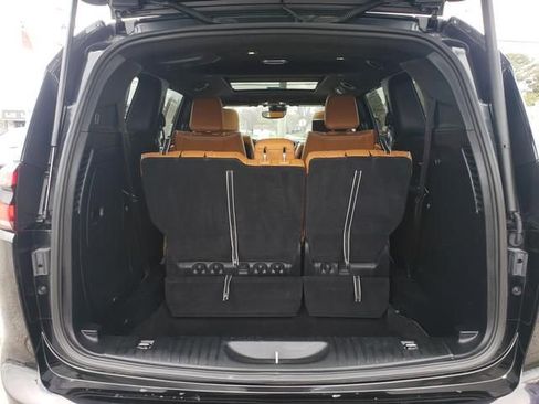 Used 2022 Chrysler Pacifica Pinnacle FWD image 4