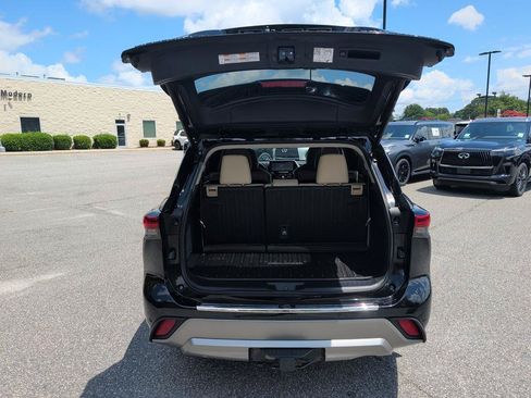 Used 2021 Toyota Highlander Platinum AWD/4WD image 15