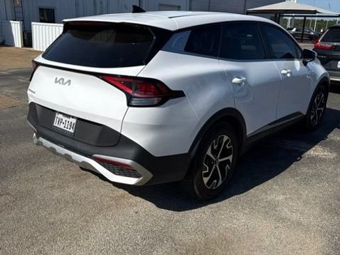 Used 2024 Kia Sportage EX FWD image 3