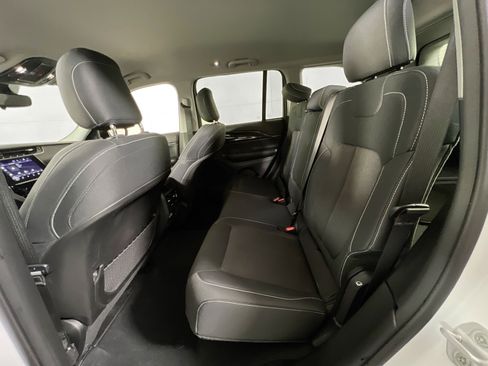 Used 2023 Jeep Grand Cherokee Laredo image 22