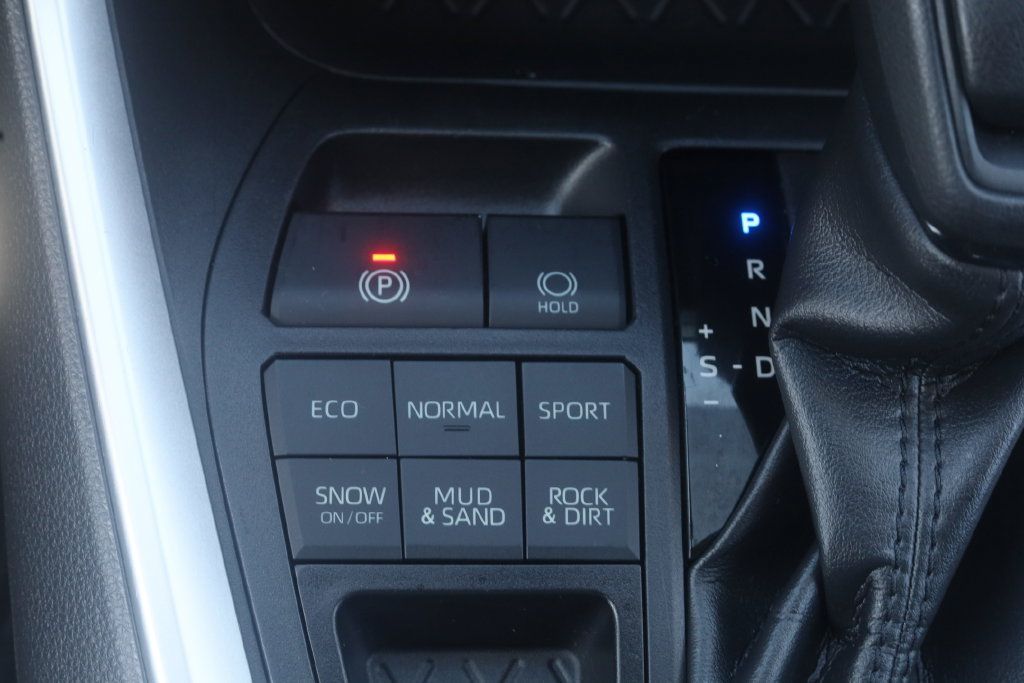 Certified 2019 Toyota RAV4 XLE AWD/4WD image 12