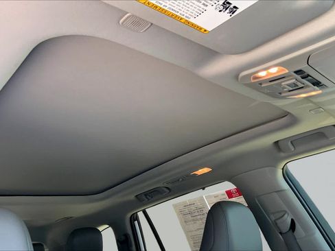 Used 2023 Toyota Highlander Platinum FWD image 14