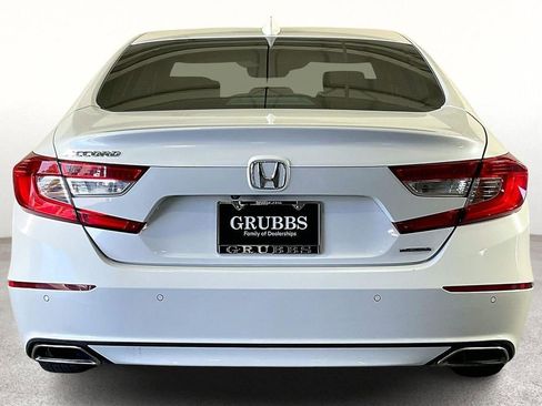 Used 2018 Honda Accord Touring image 6
