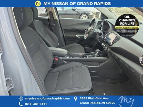 Used 2024 Nissan Kicks SV image 24