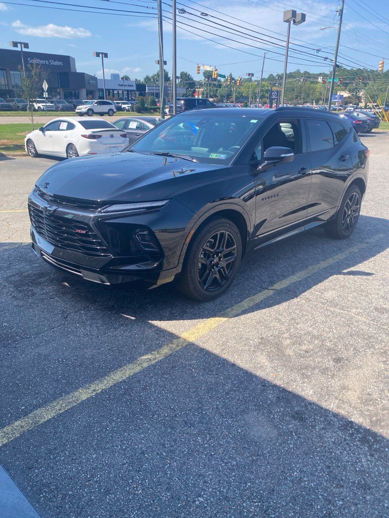 Used 2025 Chevrolet Blazer RS w/ Driver Confidence II Package AWD/4WD image 1