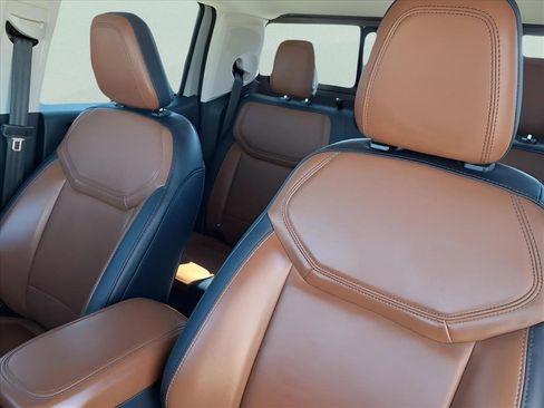 Used 2024 Ford Maverick Lariat image 11