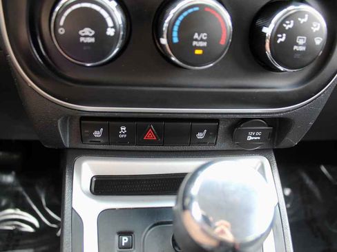 Used 2017 Jeep Compass Latitude FWD image 21