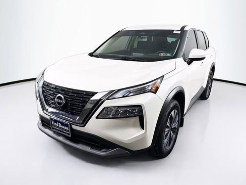 Used 2023 Nissan Rogue SV image 3