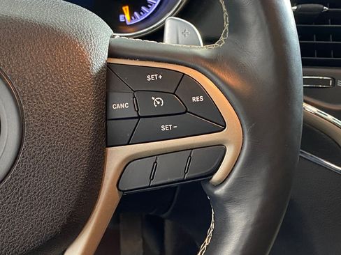 Used 2017 Jeep Grand Cherokee Limited image 30