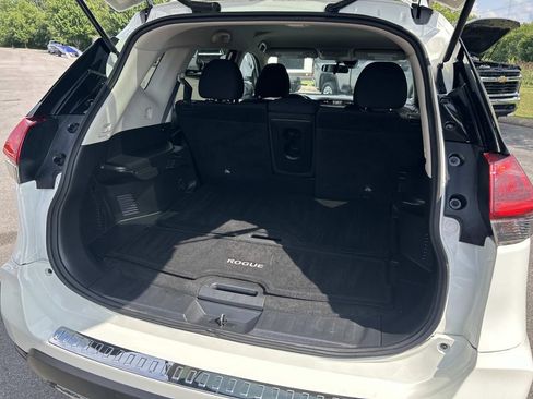 Used 2019 Nissan Rogue S w/ Special Edition Package FWD image 16