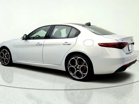 Used 2022 Alfa Romeo Giulia Ti AWD/4WD image 7
