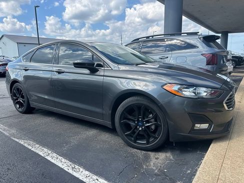Used 2020 Ford Fusion SE w/ Equipment Group 151A FWD image 2