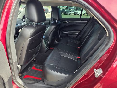 Used 2019 Chrysler 300 Limited AWD/4WD image 13
