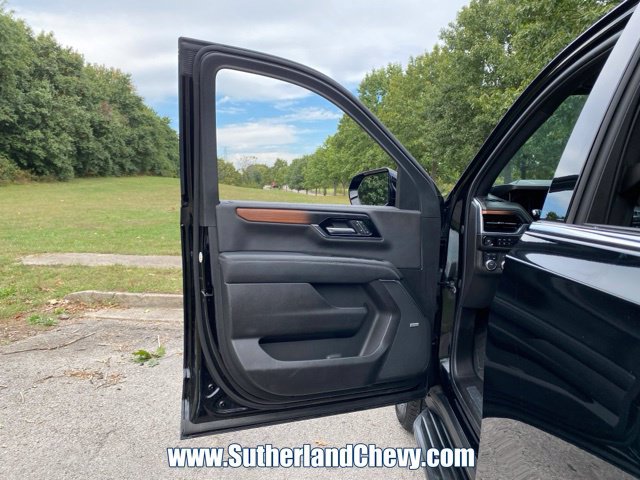 Used 2025 GMC Yukon Denali AWD/4WD image 13