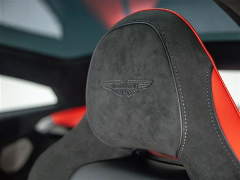Used 2025 Aston Martin Vanquish RWD image 5