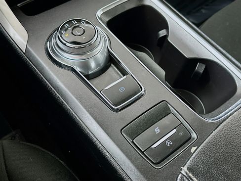 Used 2020 Ford Fusion SE image 16
