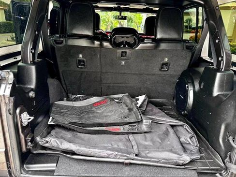 Used 2018 Jeep Wrangler Unlimited Rubicon image 40