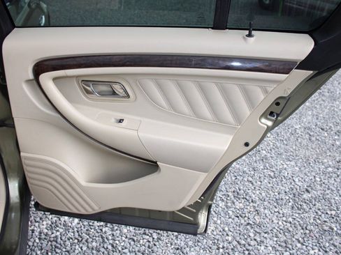 Used 2013 Ford Taurus Limited FWD image 25
