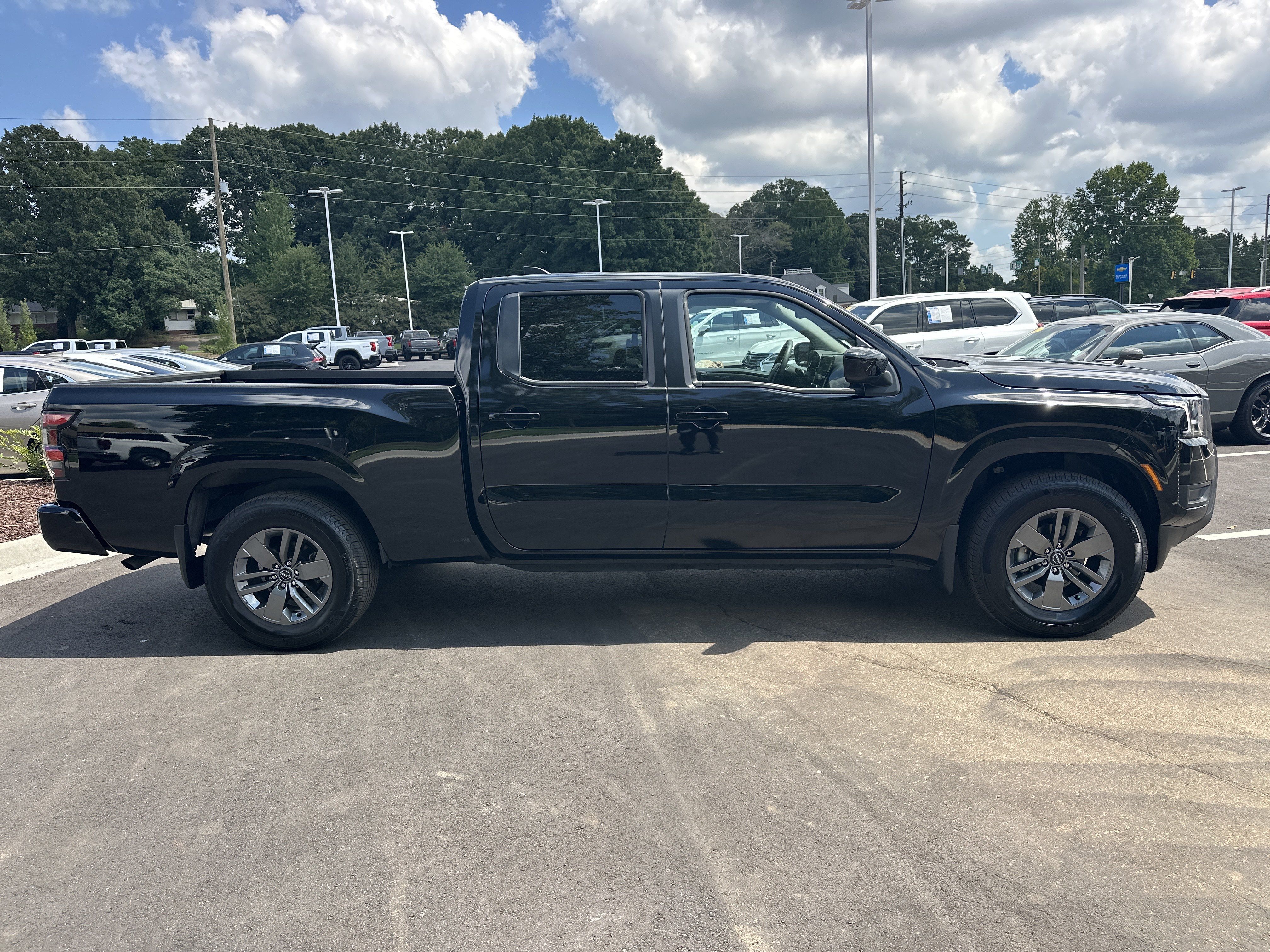 Used 2025 Nissan Frontier SV RWD image 9