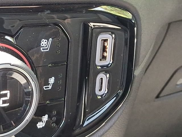 Used 2024 Chevrolet Silverado 3500 High Country w/ Technology Package AWD/4WD image 26
