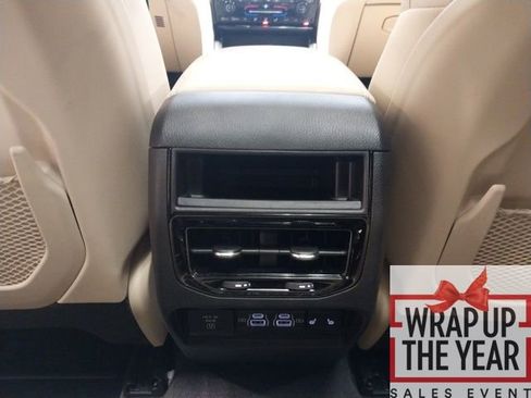 Used 2023 Jeep Grand Cherokee Limited w/ Luxury Tech Group II image 12