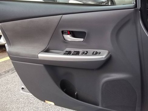 Used 2014 Toyota Prius V Three FWD image 9