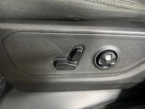 Used 2020 RAM 1500 Big Horn AWD/4WD image 20