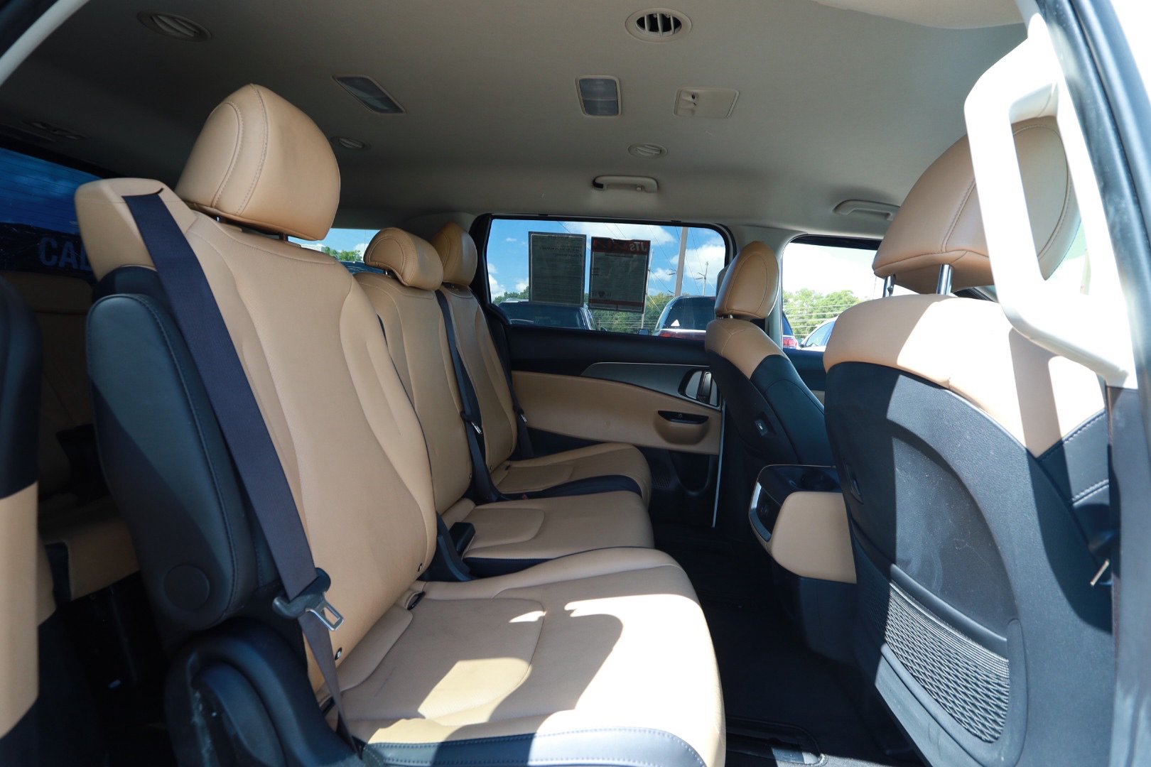 Used 2024 Kia Carnival LX FWD image 31