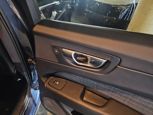 Certified 2023 Volvo XC60 B5 Core AWD/4WD image 9