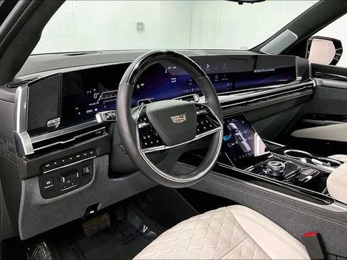 Used 2025 Cadillac Escalade ESV Sport Platinum AWD/4WD image 17