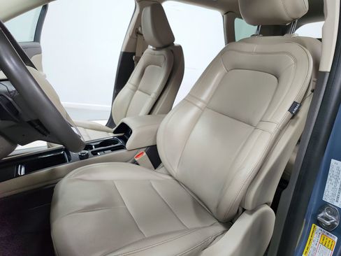 Used 2023 Lincoln Corsair AWD w/ Equipment Group 101A image 19