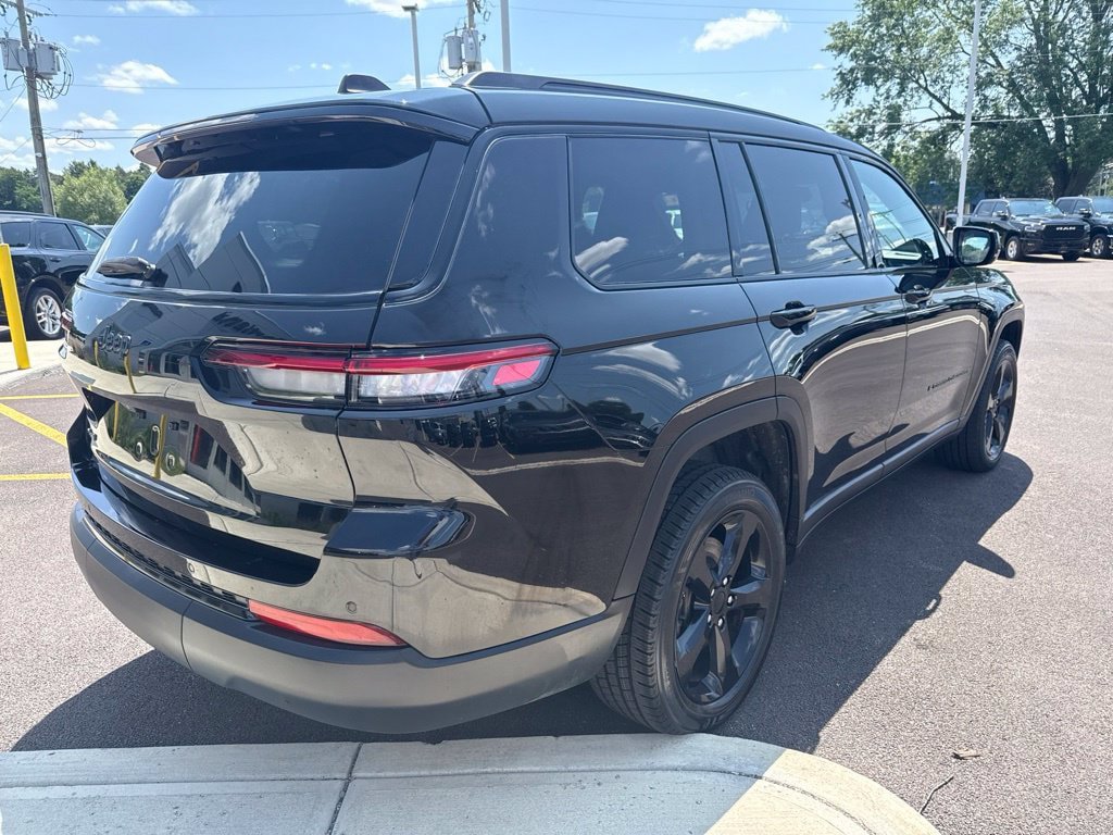 Used 2023 Jeep Grand Cherokee L Laredo AWD/4WD image 8