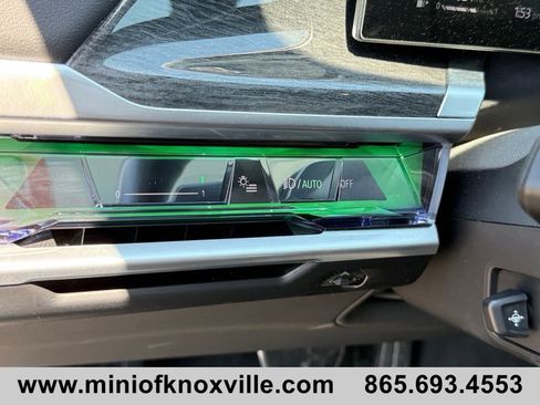 Used 2025 BMW 740i xDrive AWD/4WD image 29