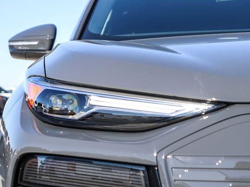 Used 2025 Audi Q6 e-tron Premium w/ Convenience Package image 9