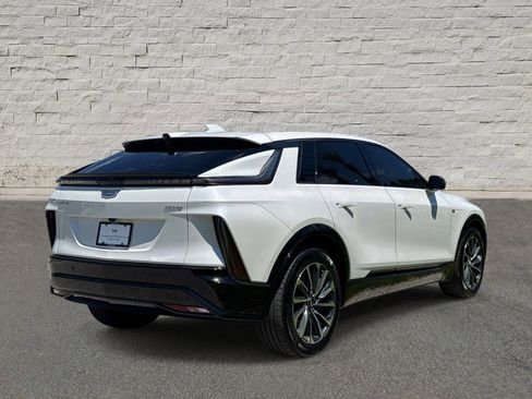 Used 2024 Cadillac Lyriq Sport RWD image 7
