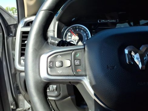 Used 2019 RAM 1500 Laramie AWD/4WD image 10