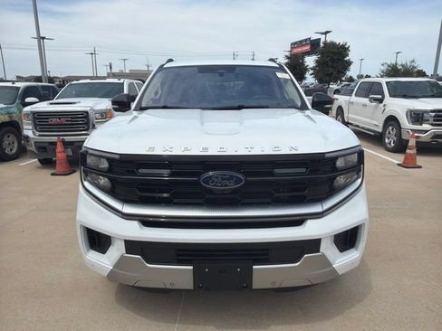 Used 2025 Ford Expedition Max Platinum w/ Driver's Package AWD/4WD image 2