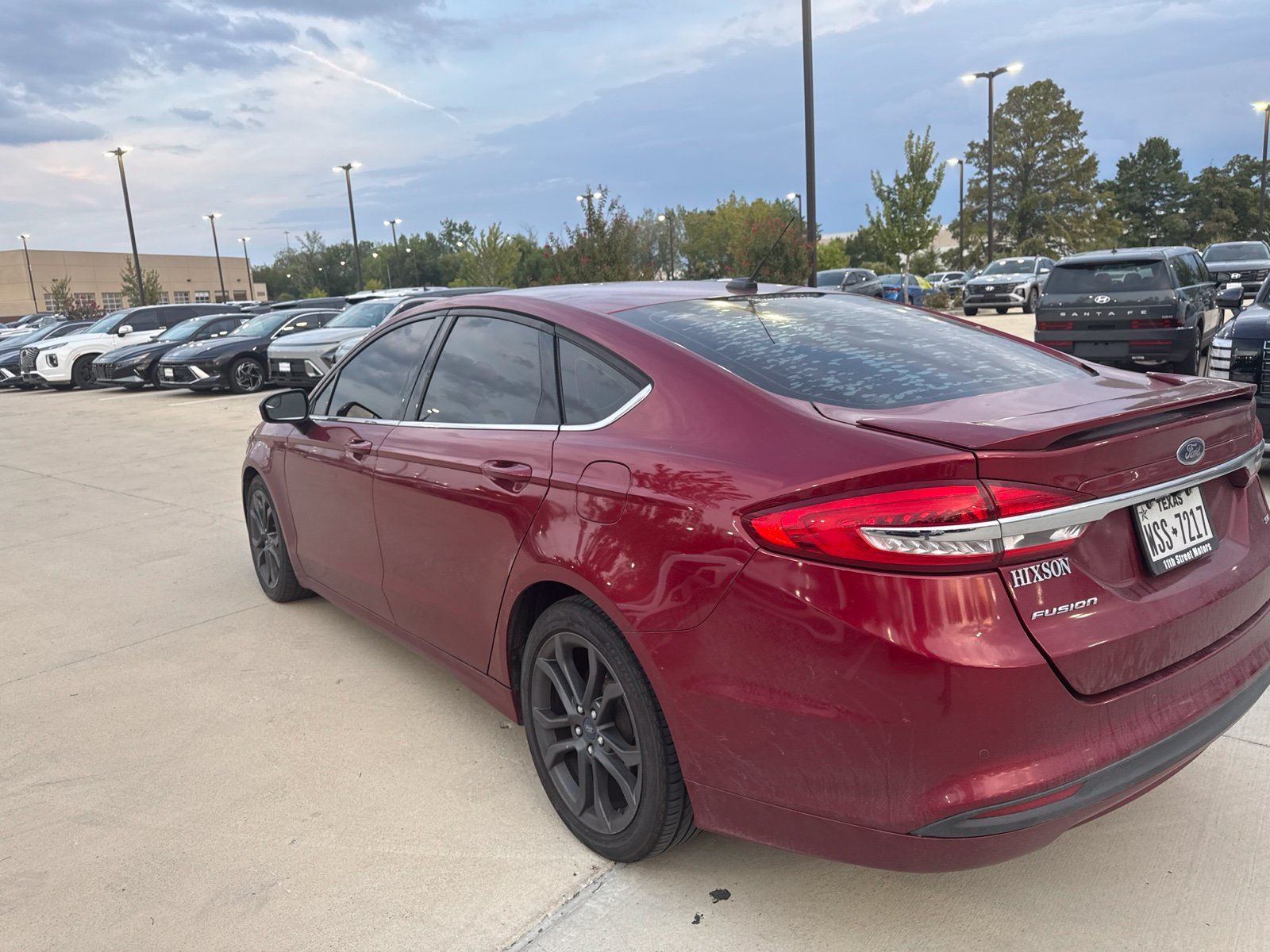 Used 2018 Ford Fusion SE w/ Equipment Group 201A FWD image 5