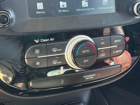 Used 2019 Kia Soul ! FWD image 9
