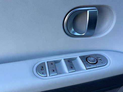 Used 2024 Hyundai Ioniq 5 SE image 11