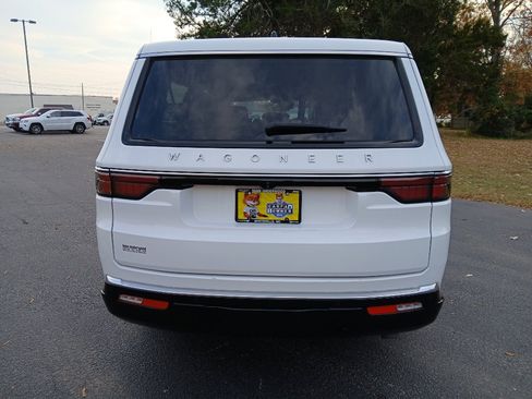 Used 2024 Jeep Wagoneer L 4WD image 5