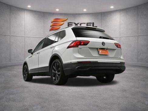 Used 2022 Volkswagen Tiguan SE w/ Panoramic Sunroof Package image 36