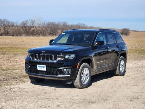 New 2026 Jeep Grand Cherokee 2WD image 2