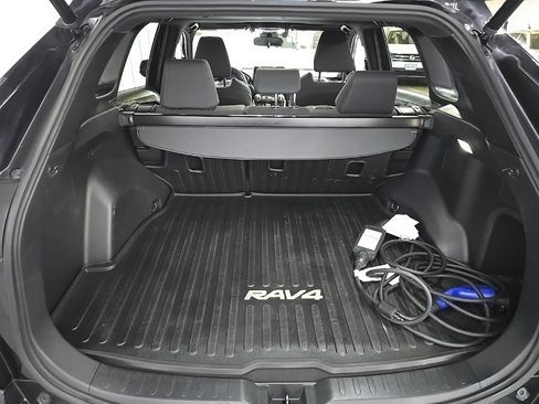 Used 2022 Toyota RAV4 SE w/ Weather & Moonroof Package AWD/4WD image 12