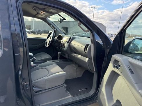 Used 2014 Nissan Frontier SV w/ SV Value Truck Package image 9