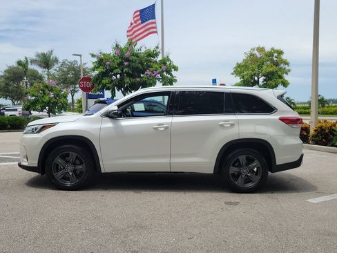 Used 2018 Toyota Highlander Limited Platinum FWD image 7