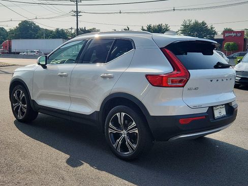 Certified 2022 Volvo XC40 T5 Inscription w/ Advanced Package AWD/4WD image 4
